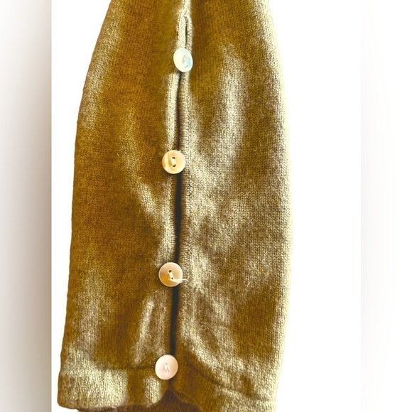 Bloomingdale’s Xl cashmere crewneck sweater button sleeve detail .Heather celery - Picture 4 of 6